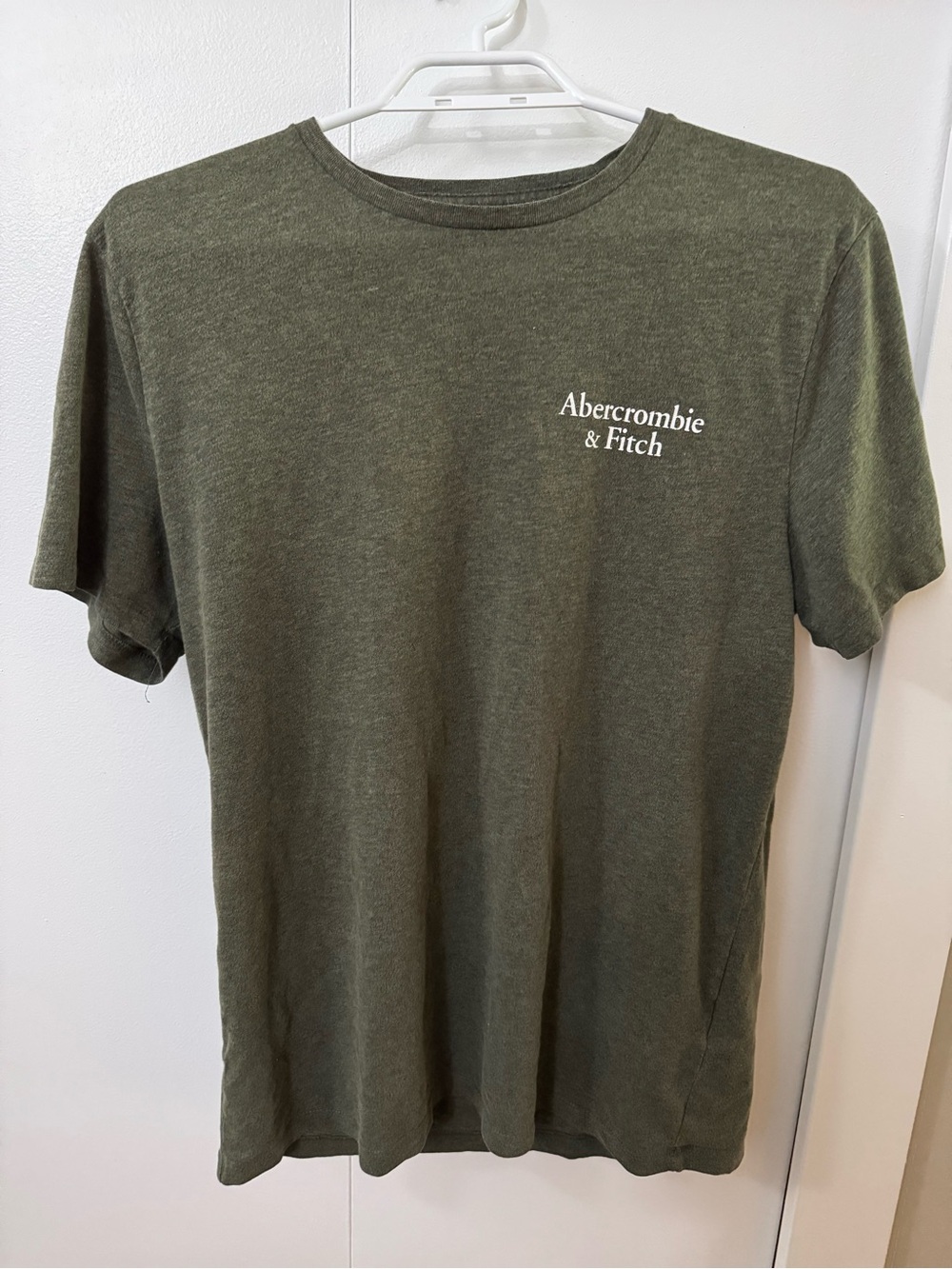 Abercrombie & Fitch Men's Olive Crew Neck Logo T-Shirt